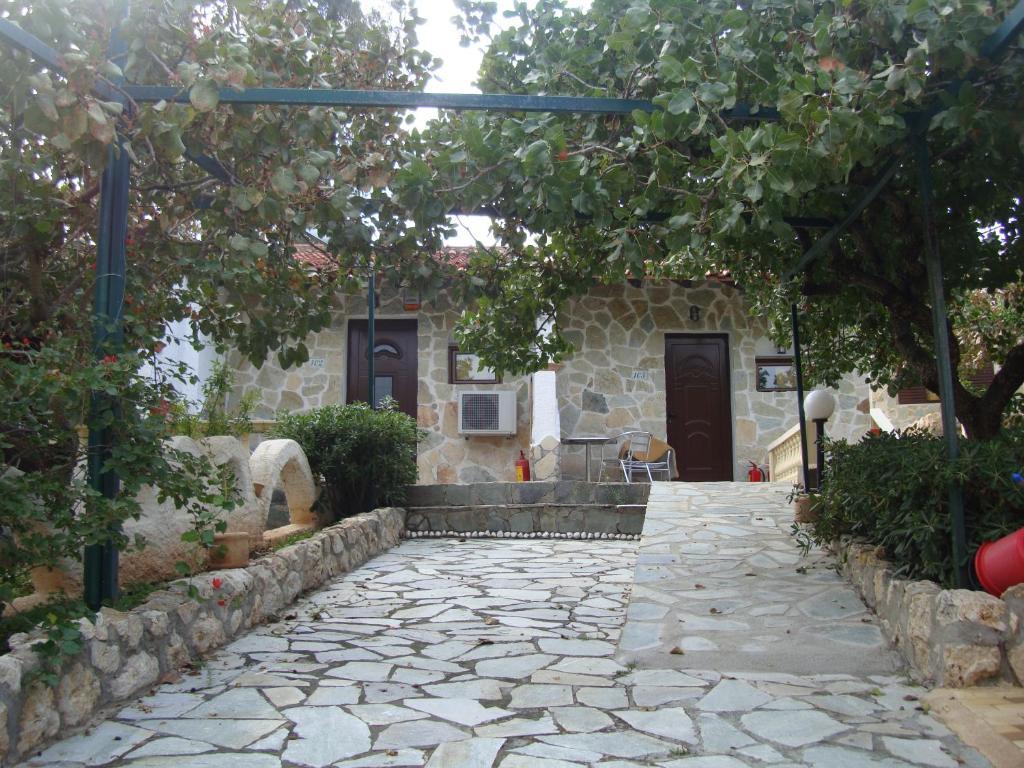 Mantas Bay Hotel Loutraki  Bagian luar foto