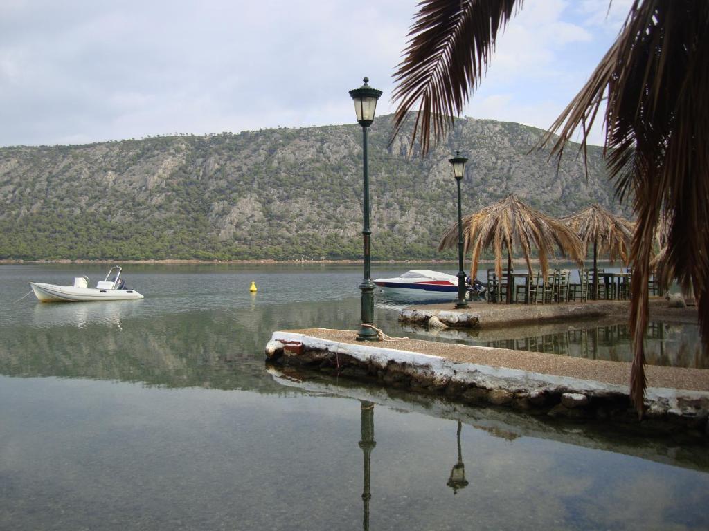 Mantas Bay Hotel Loutraki  Bagian luar foto