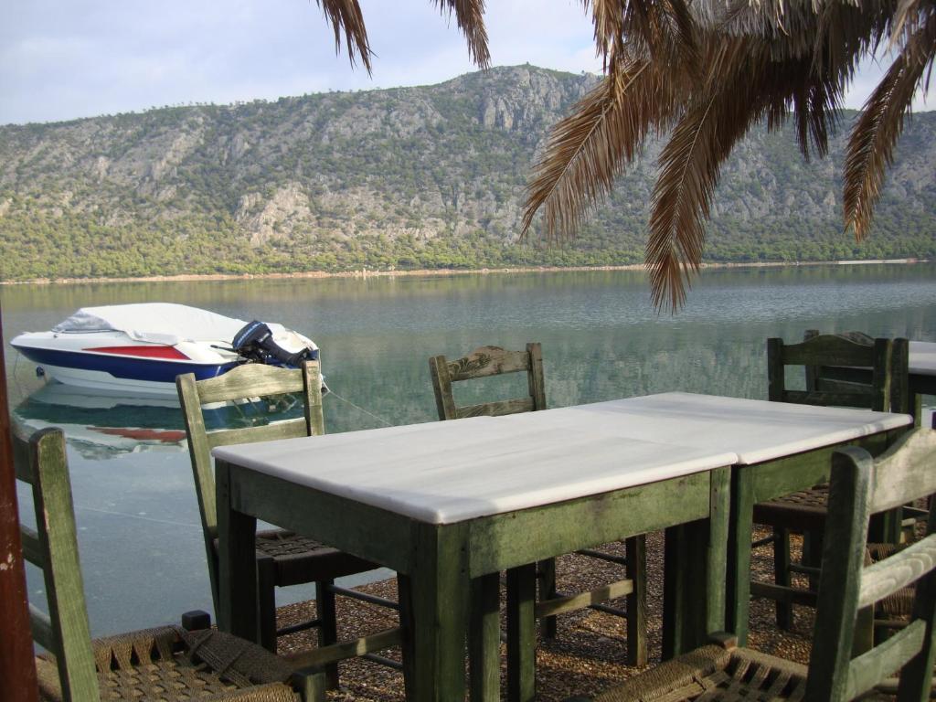 Mantas Bay Hotel Loutraki  Bagian luar foto