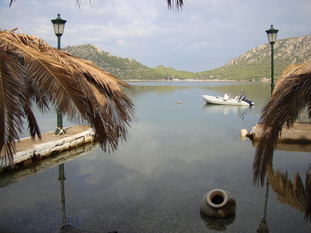 Mantas Bay Hotel Loutraki  Bagian luar foto