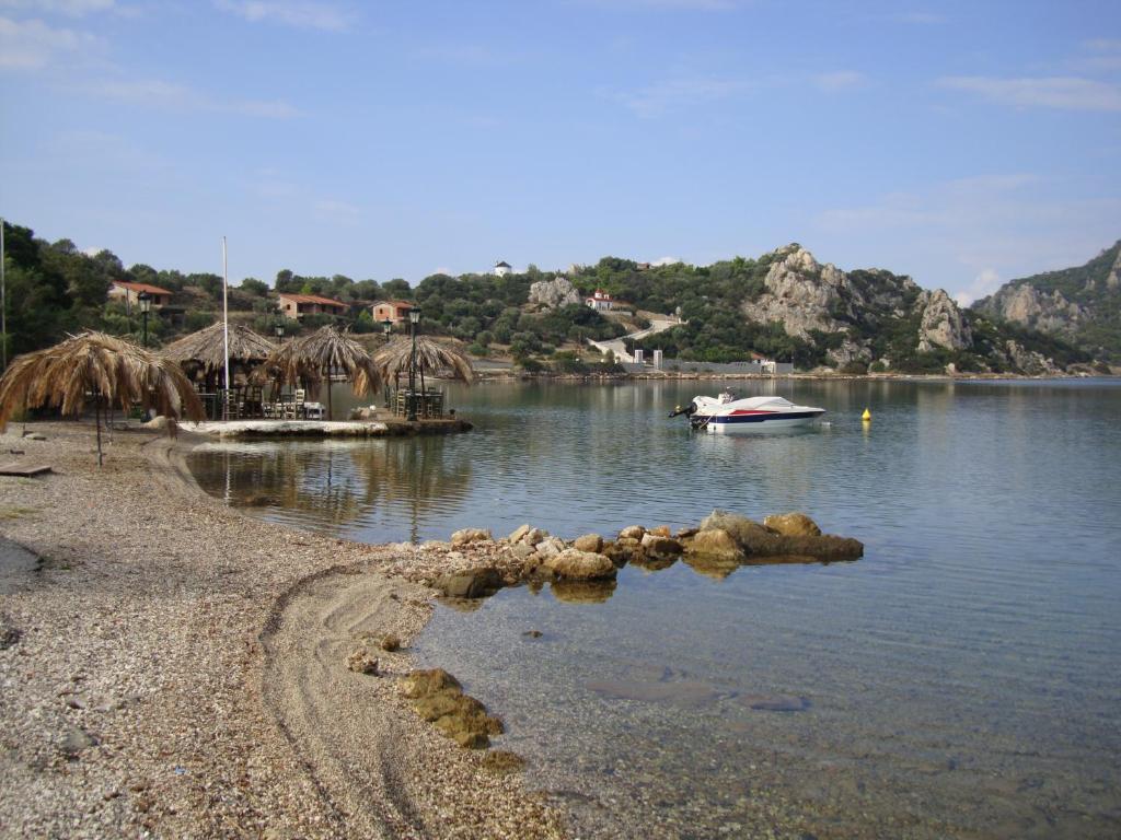 Mantas Bay Hotel Loutraki  Bagian luar foto