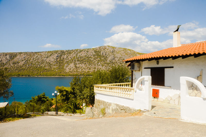 Mantas Bay Hotel Loutraki  Bagian luar foto
