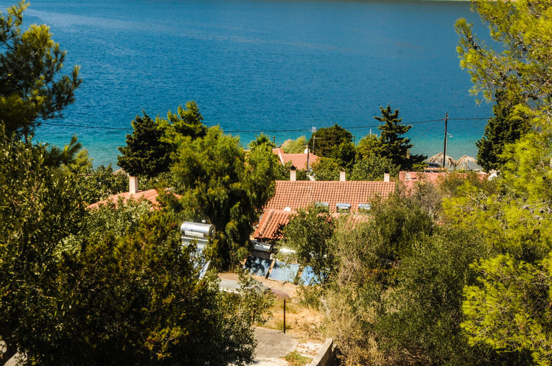 Mantas Bay Hotel Loutraki  Bagian luar foto